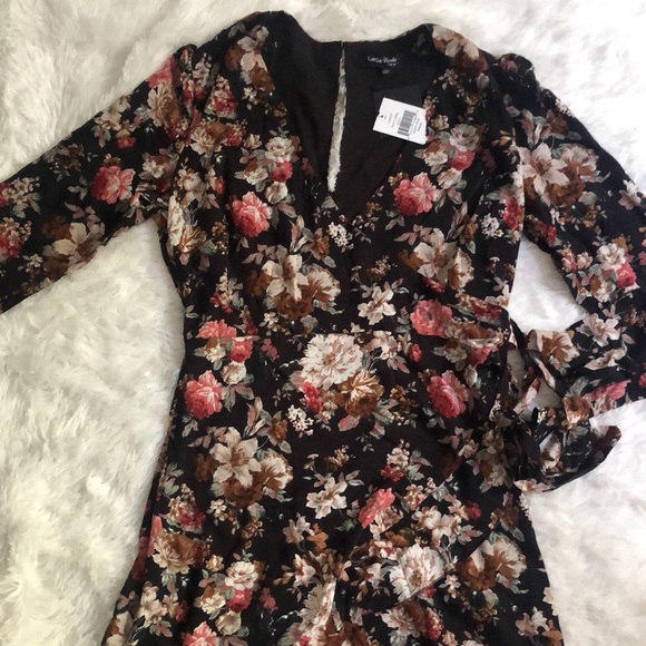Lea & Viola Curve NWT Black Floral Wrap Dress 🌺 - Picture 3 of 11